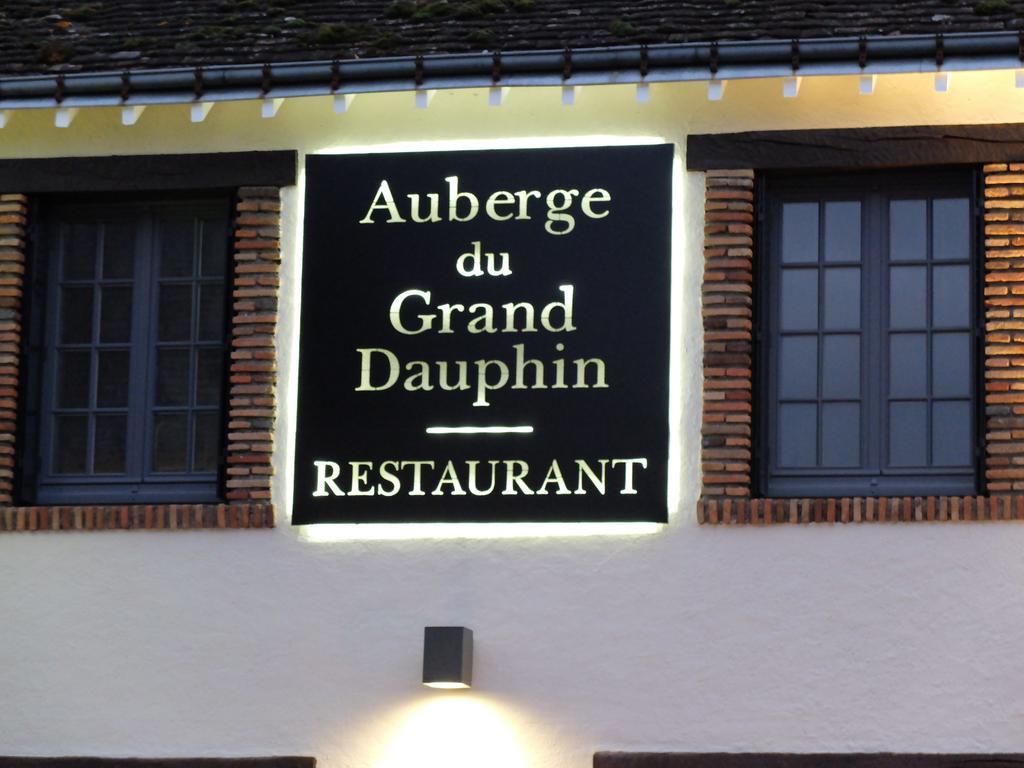 Auberge Du Grand Dauphin Dhuizon Exterior foto