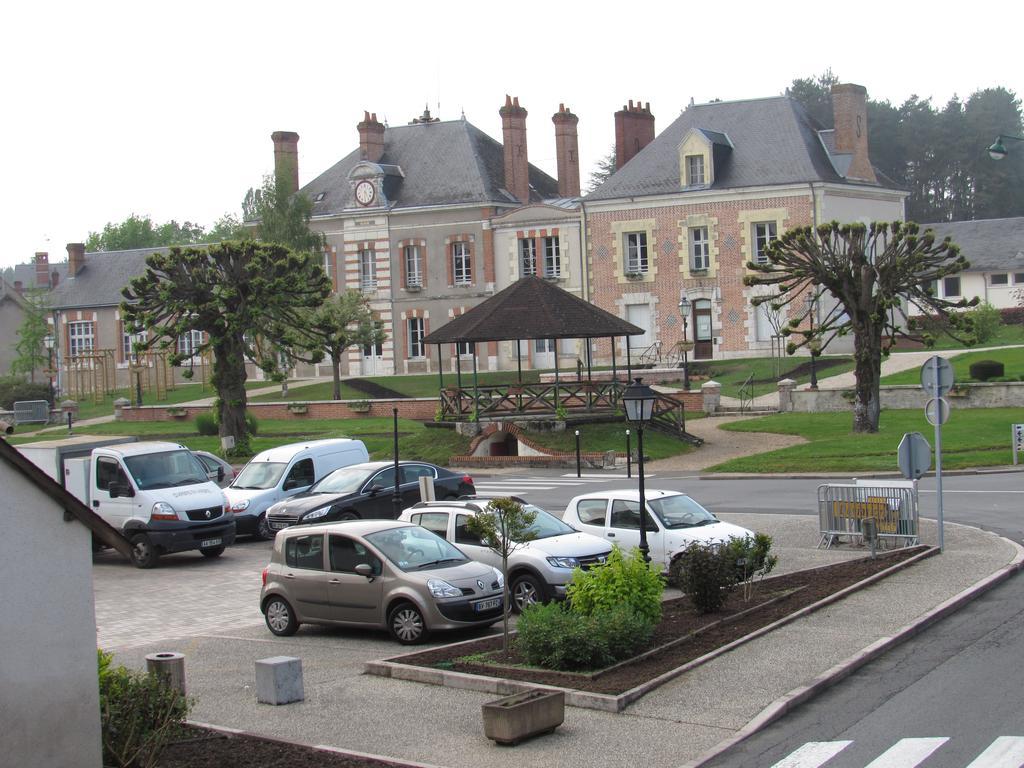 Auberge Du Grand Dauphin Dhuizon Exterior foto
