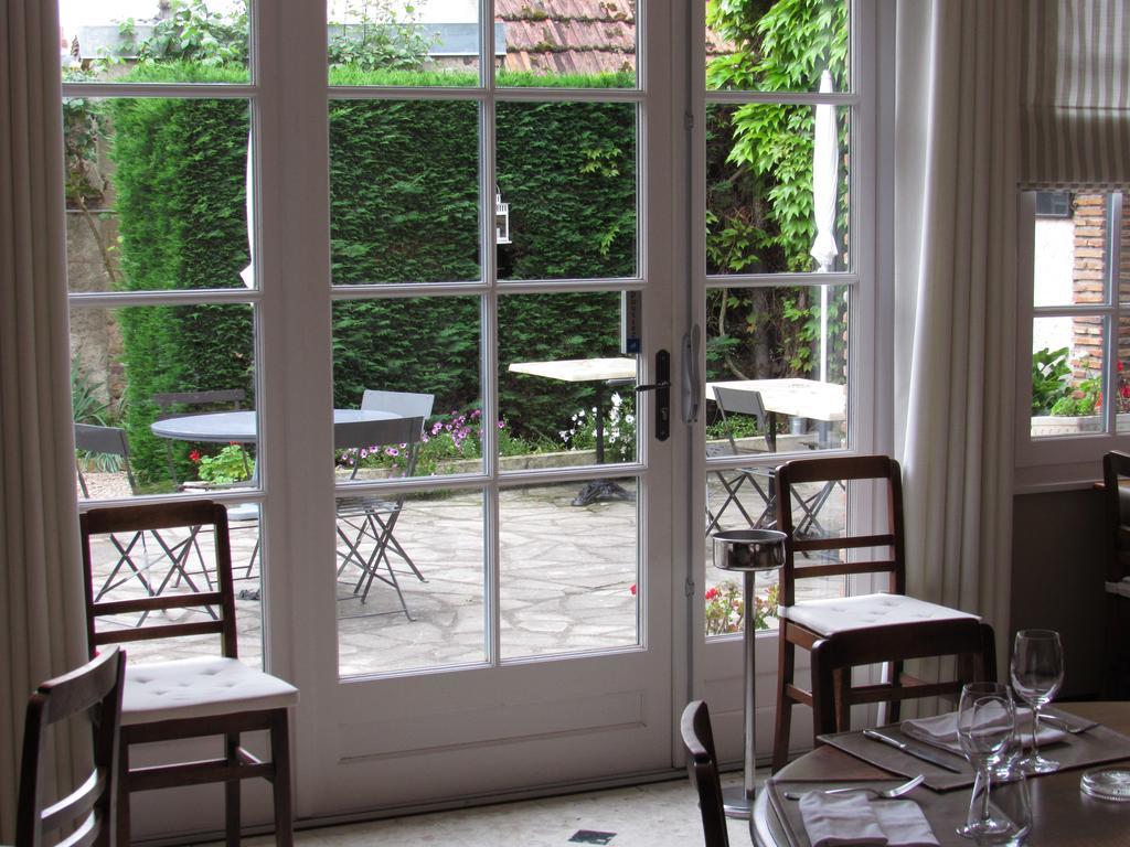 Auberge Du Grand Dauphin Dhuizon Exterior foto